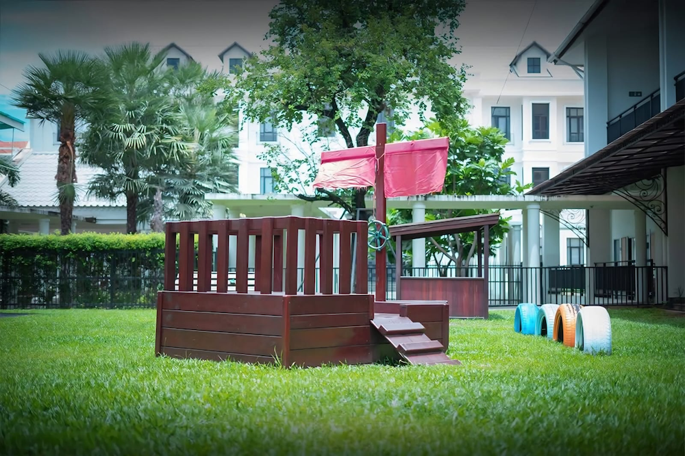 Outdoor Exploration Deck